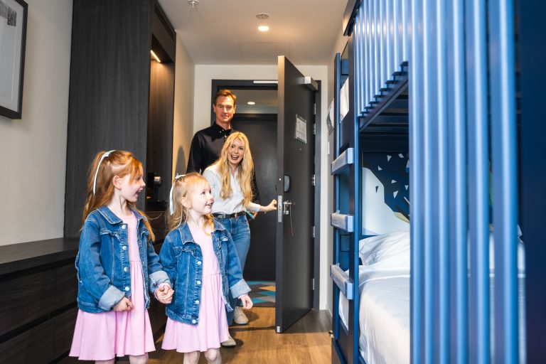 HolidayInn-FamilyShoot_by_DavidOakley-08271